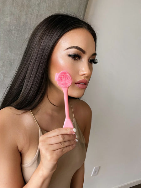 clear skin makeup silicone makeup scrubber, model, photoshoot, clear skin, acne, dark spots, makeup scrubber, pink, gifts for her, dermatology, cosmetics, beauty tools, goop, poosh, Sephora, ulta, skky partners, kkw beauty